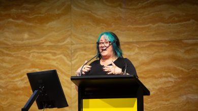 QILT director Lisa Bolton talks to academics about student satisfaction data. Picture: UNSW Sydney/Roxie Vuong